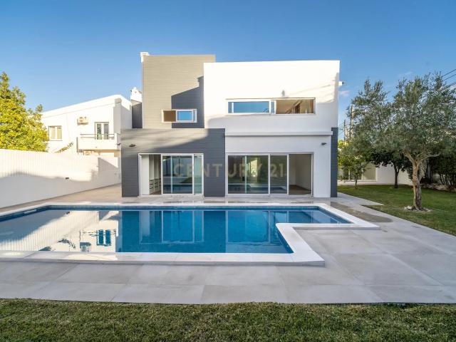 Casa Renovada em Charneca de Caparica, Almada 6 Quartos 165m² Charneca De Caparica