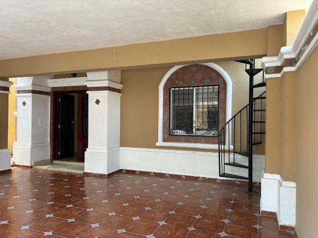 Casa renta Montecarlos