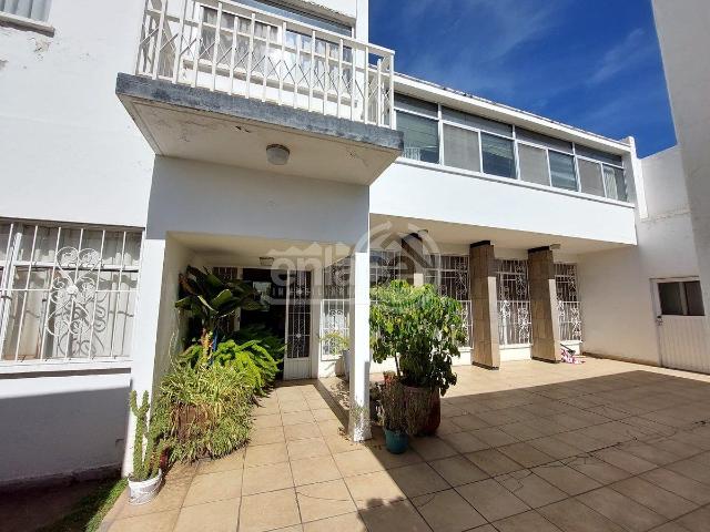 Casa Renta Avenida Principal