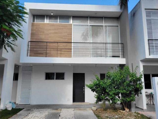Casa Renta Cancún Privada Altus I