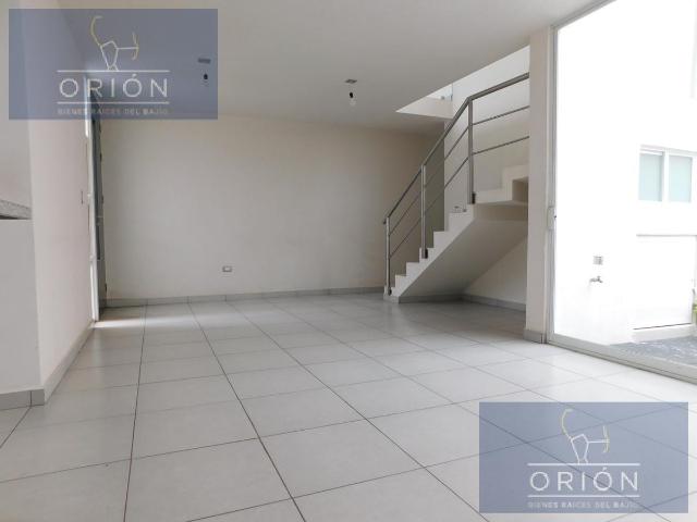 Casa renta Corregidora recamara planta baja Queretaro la vida