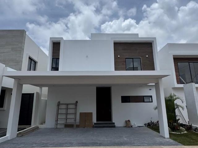 Casa Renta de 4 recámaras en VIA CUMBRES, Huayacán Cancún | ARCISU9