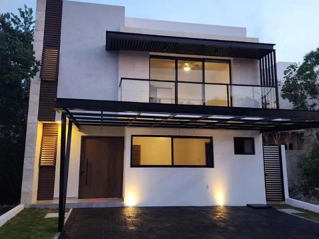 Casa Renta de 4 recámaras en VIA CUMBRES, Huayacán Cancún | OCEDUL
