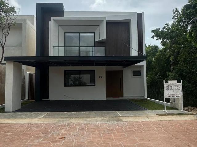 Casa Renta de 4 recámaras en VIA CUMBRES, Huayacán Cancún | RANARQ E