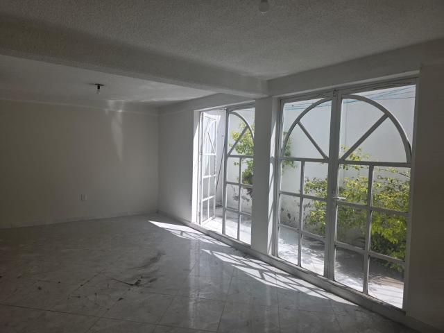 CASA RENTA EN COL. ZAPOTITLAN / 145m2