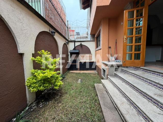 CASA RENTA EN COL. BARRIO 18 / 245m2