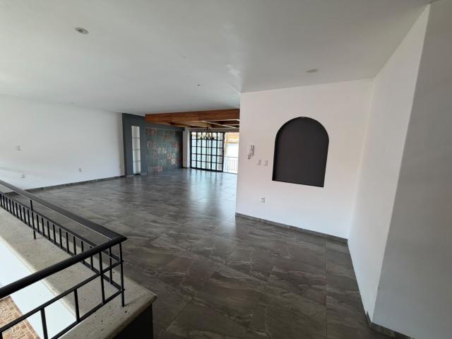 CASA RENTA EN COL. COLINAS DEL BOSQUE / 426m2