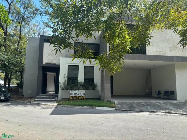 Casa renta en La Noria Carretera Nacional