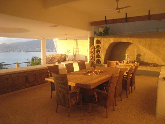 Casa Renta, Guitarr?n