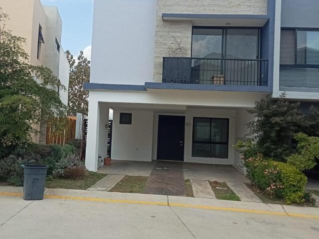 Casa renta, Privada Orquidea Capital Norte