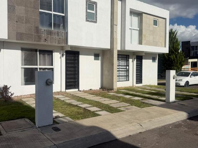 Casa renta Sonterra Queretaro cerca Viñedos colegio Astriaco salida SLP