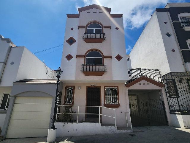 CASA RENTA TRES RECAMARAS JARDINES DE AGUA CALIENTE