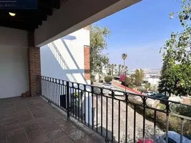 Casa Renta Vista Real Estilo Colonial Con Chimenea Corregidora Queretaro