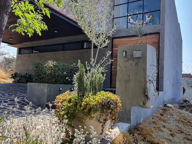 Casa Renta/venta en Condominio Cumbre Fracc Altozano Qro Mex
