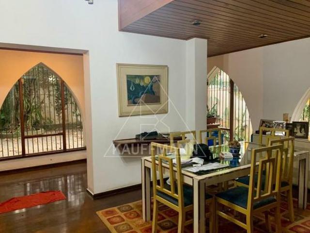 Casa Residêncial no Pacaembu á venda 3 Dorms 1 Suíte, 3 Vagas, 587,00m² A.C