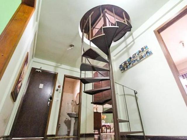Casa residencial no Pilarzinho · amplo terreno e muito potencial