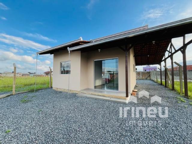 Casa residencial novinha com 2 quartos, garagem coberta e portão eletrônico!