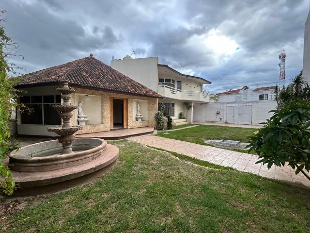 Casa Residencial a solo 2 cuadras de Plaza del Valle