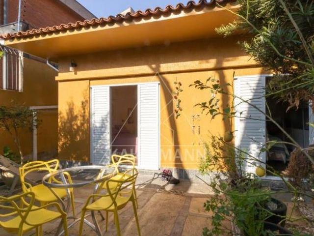 Casa Residencial à Venda com 369m² no Pacaembu 3 Dormitórios, 2 Vagas