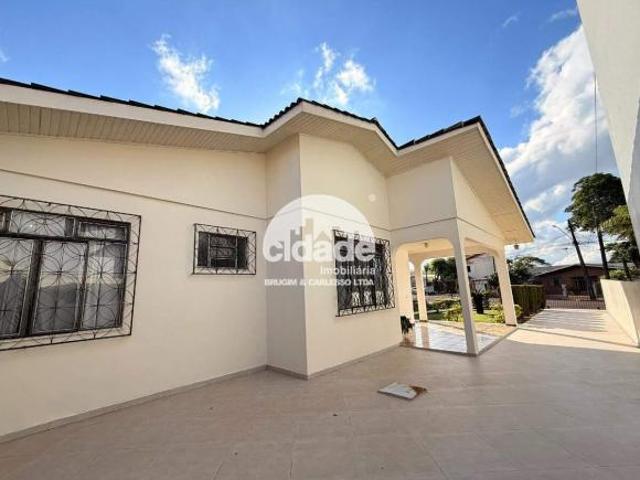 Casa residencial à venda em Cascavel PR Centro | 4 quartos 1 suíte | Varanda gourmet e 6 vagas
