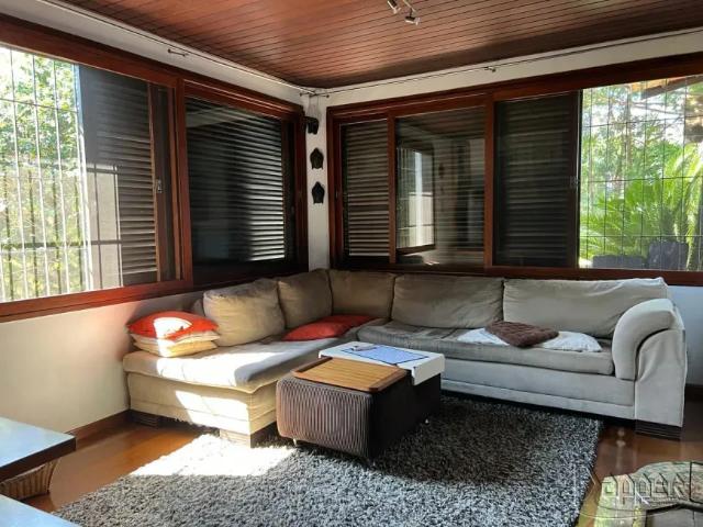 Casa residencial à venda no bairro Ouro Branco com 216 m² e 3 dormitórios/quartos