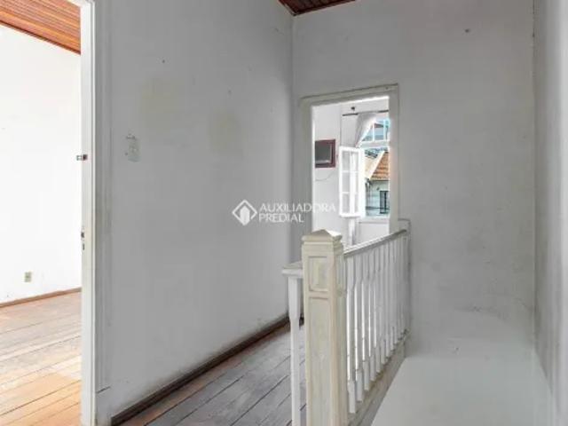 Casa residencial à venda no bairro Floresta com 117 m² e 3 dormitórios/quartos