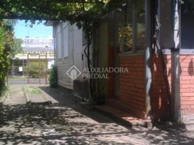 Casa residencial à venda no bairro Sarandi, com 100 m² e 3 dormitórios/quartos