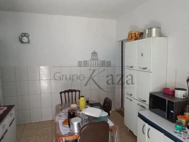 Casa Residencial Bosque dos Ipês 3 Dormitórios 145m²