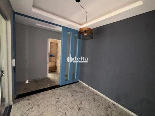 Casa residencial com 4 quartos sendo 1 suíte, disponível para locação e venda no bairro Santa Luzia