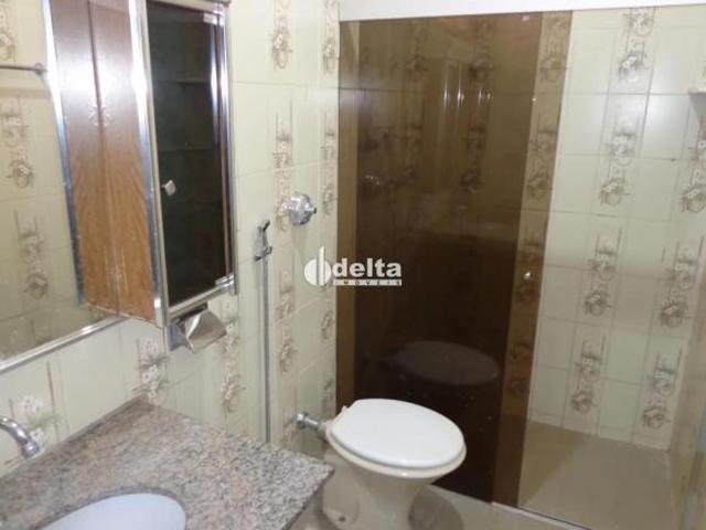Casa residencial com 8 quartos sendo 1 suíte disponível para venda no bairro Martins em Uberlândia M