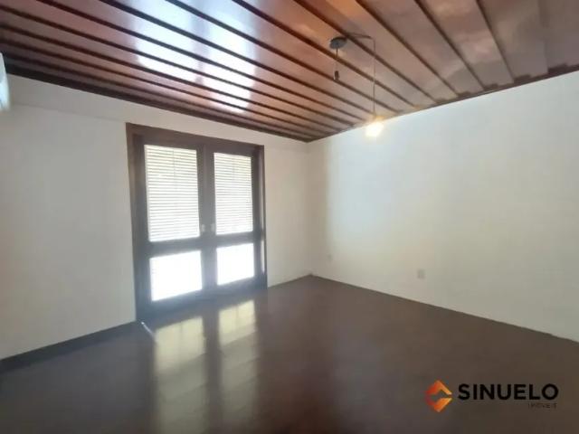 Casa residencial com 03 dormitórios