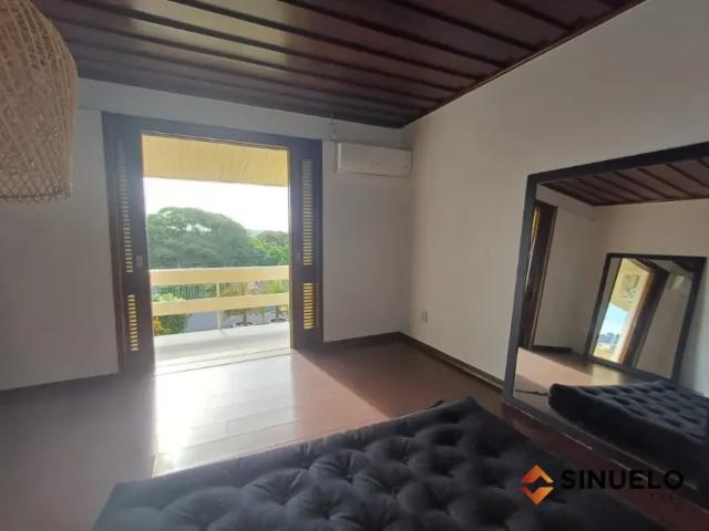 Casa residencial com 03 dormitórios