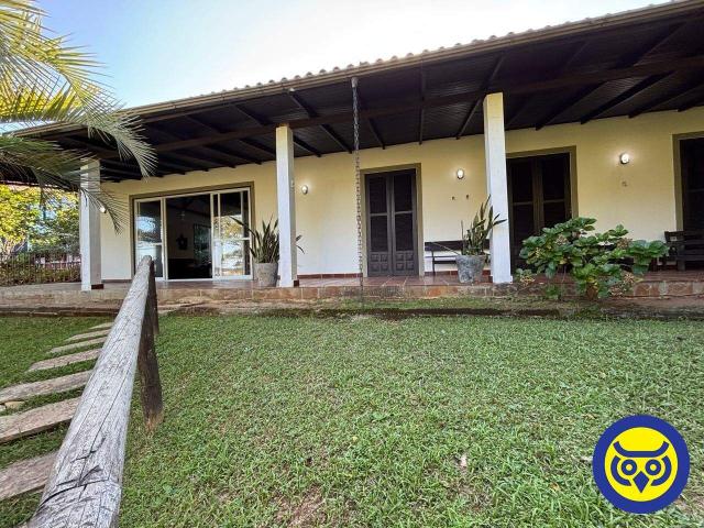 Casa Residencial com 04 dormitórios na Lagoa da Conceição