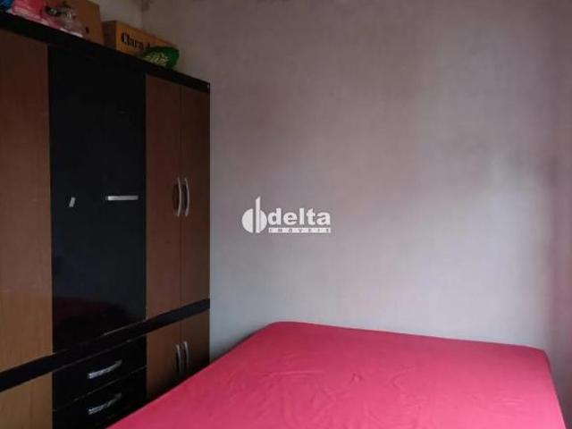 Casa residencial com 1 quarto disponível para venda no bairro Marta Helena em Uberlândia MG