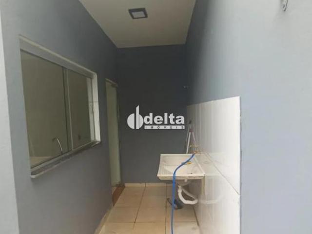 Casa residencial com 2 quartos disponível para venda no bairro Jardim Canaã em Uberlândia MG