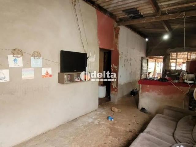 Casa residencial com 2 quartos disponível para venda no bairro São Jorge em Uberlândia MG