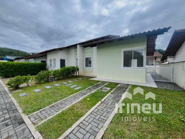 Casa residencial com 2 quartos em condomínio fechado!