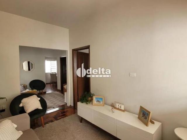 Casa residencial com 3 quartos disponível para venda no bairro Martins em Uberlândia MG
