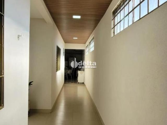 Casa residencial com 3 quartos sendo 1 suíte disponível para venda no bairro Custódio Pereira em Ube