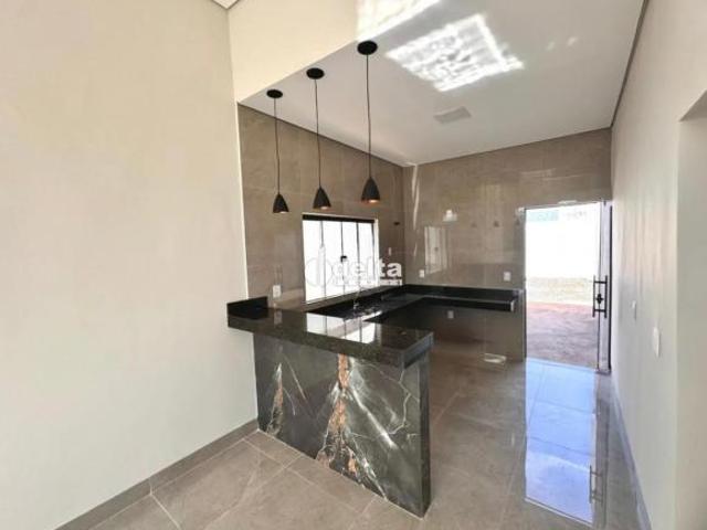 Casa residencial com 3 quartos sendo 1 suíte disponível para venda no bairro Jardim Canaã em Uberlân