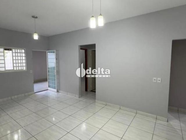 Casa residencial com 3 quartos sendo 1 suíte disponível para venda no bairro Jardim Europa em Uberlâ