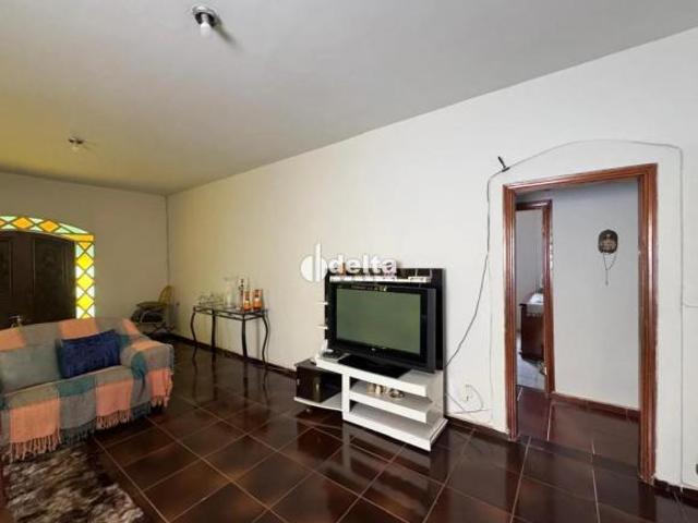 Casa residencial com 3 quartos sendo 1 suíte disponível para venda no bairro Presidente Roosevelt em