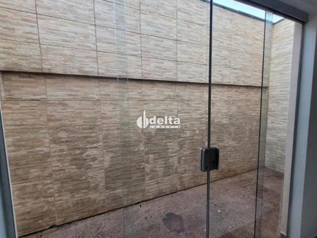 Casa residencial com 3 quartos sendo 1 suíte disponível para venda no bairro São Jorge em Uberlândia