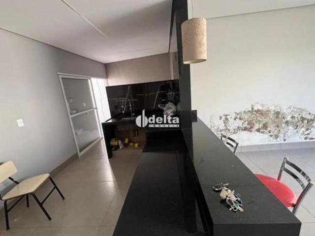 Casa residencial com 3 quartos sendo 2 suítes disponível para locação e venda no bairro São Jorge em