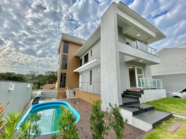 Casa Residencial com Piscina e 4 Quartos no Guarujá – Zona Sul de Porto Alegre