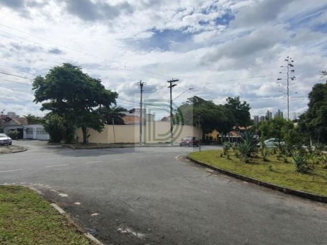 Casa Residencial / Comercial 229 m² de Terreno Zoneamento Comercial
