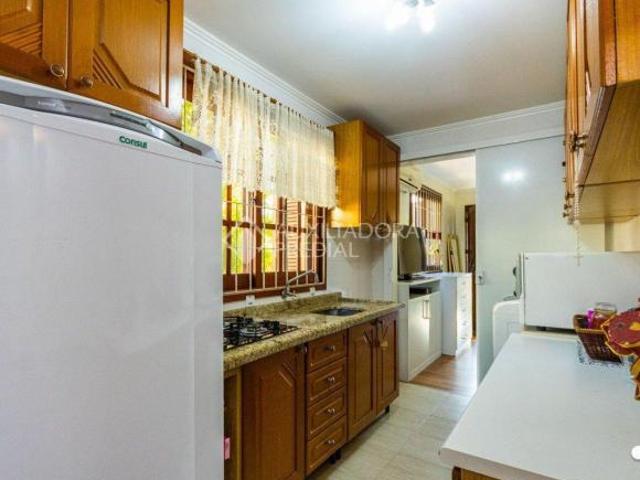 Casa RESIDENCIAL / COMERCIAL com 3 quartos e demais dependências à venda em Porto Alegre