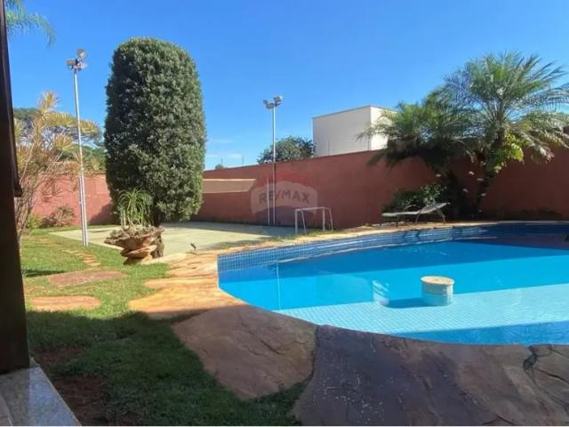 Casa Luxuosa com Piscina na Pampulha, BH!