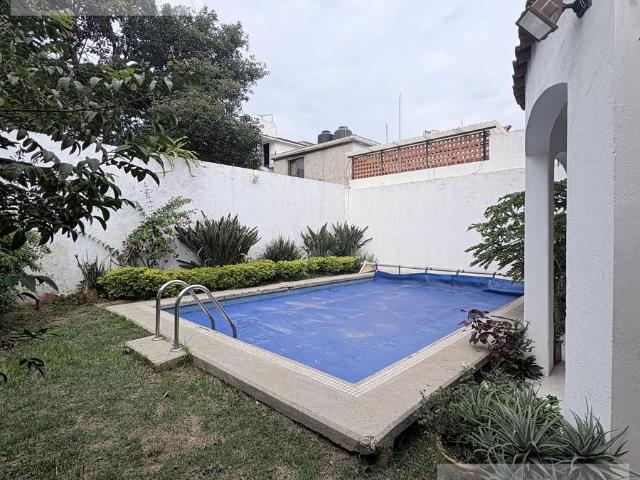 Casa residencial con alberca en venta
