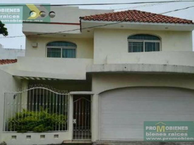 CASA RESIDENCIAL DE LUJO EN JARDINES DE MOCAMBO, VER